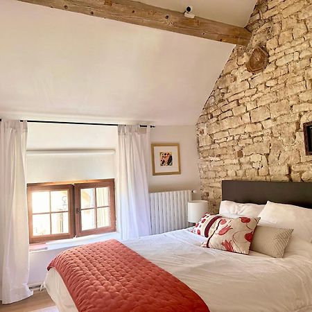 La Cour Des Delices Bed & Breakfast Gigny  Exterior photo
